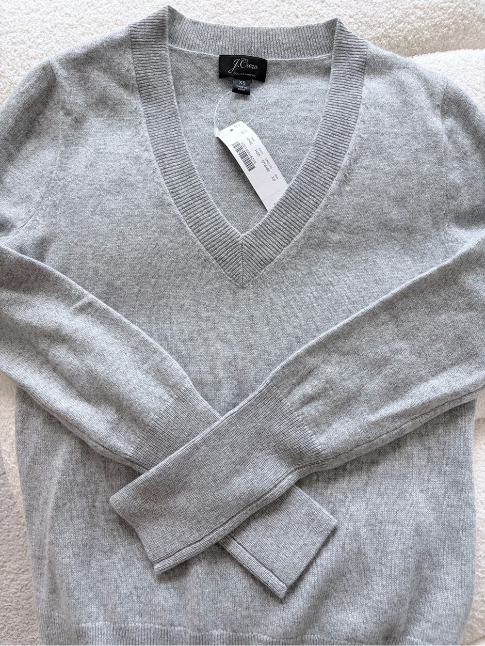 J.Crew Women’s Cashmere V-Neck Sweater in Light Gray XSmall - Picture 2 of 3